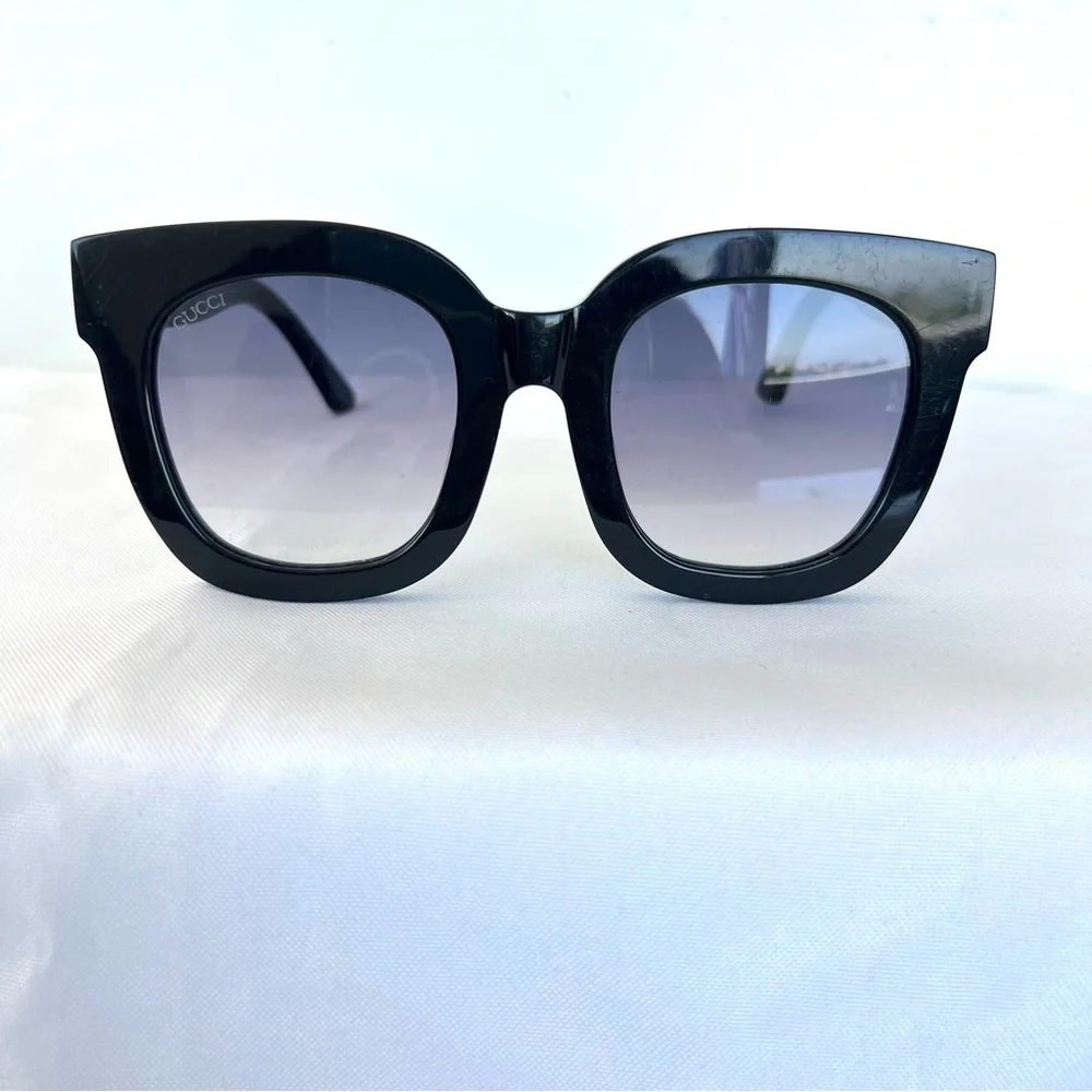 GUCCI Italy GG0208S Crystal Star Cat Eye Gray Gradient Lens Black Frame Sunglass